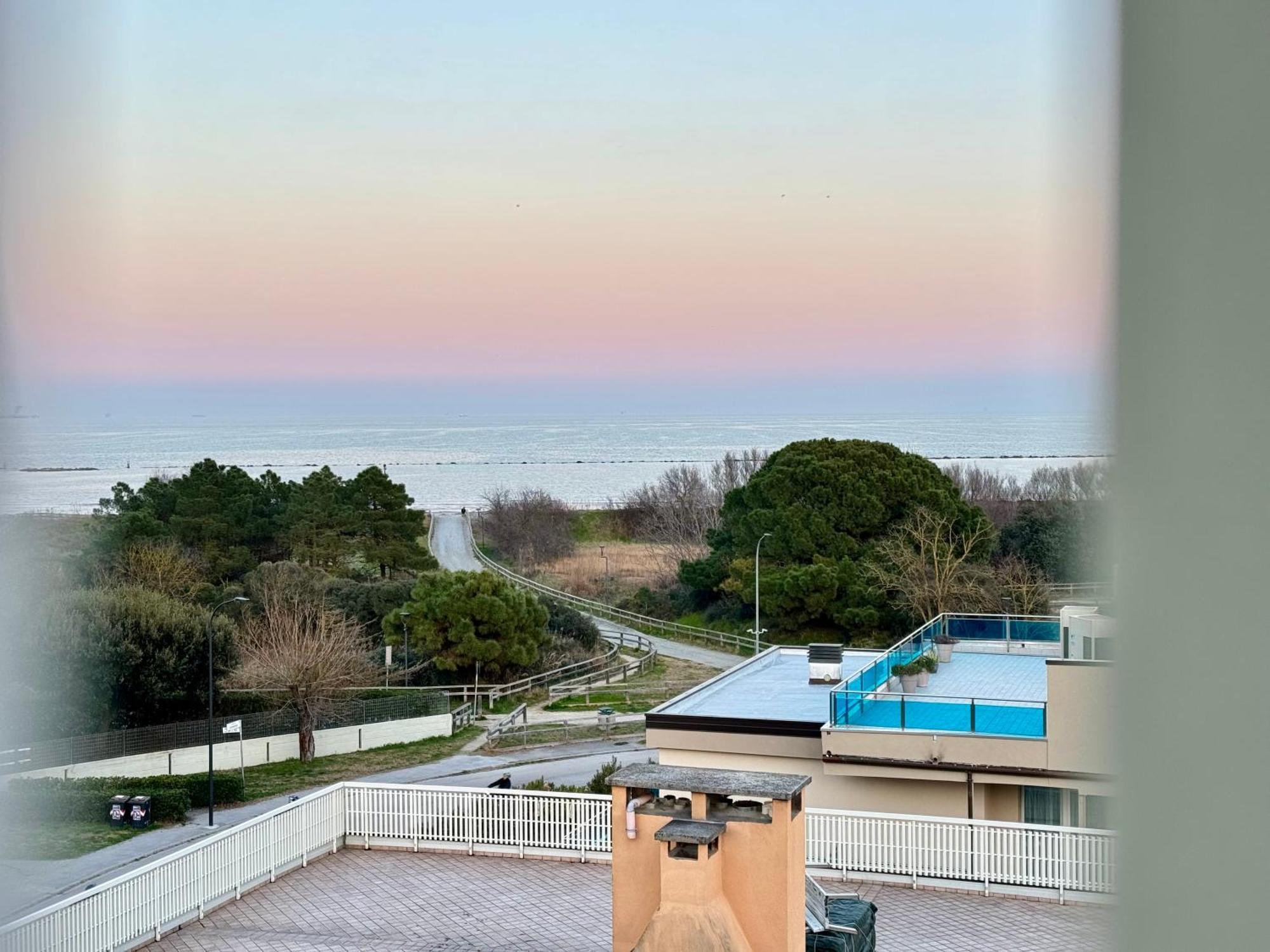 82, Attico Leonardo Apartment Lido Adriano Exterior photo